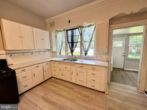 Kitchen - 27 S Bradford St, Dover, DE 19904 photo 2 of 5