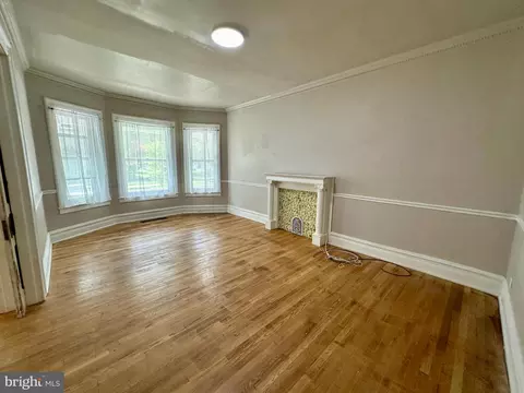 Living - 27 S Bradford St, Dover, DE 19904 photo 2 of 14
