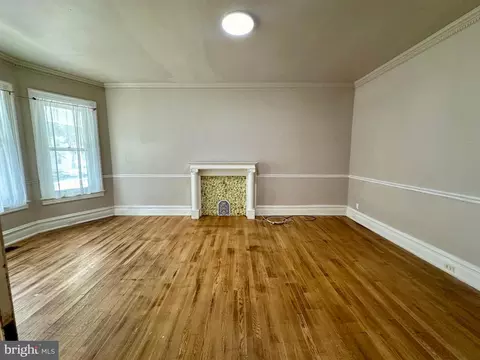 Living - 27 S Bradford St, Dover, DE 19904 photo 5 of 14