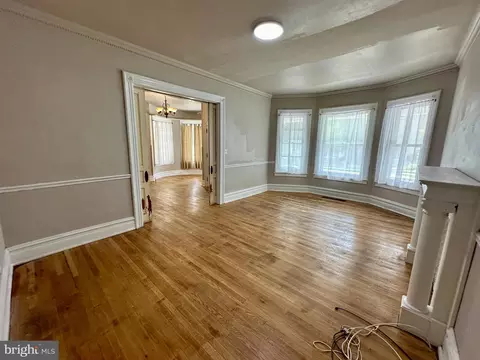 Living - 27 S Bradford St, Dover, DE 19904 photo 4 of 14