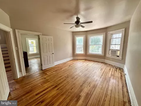 Living - 27 S Bradford St, Dover, DE 19904 photo 11 of 14