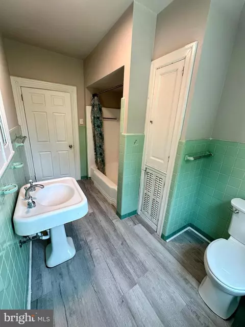Bath - 27 S Bradford St, Dover, DE 19904 photo 4 of 5