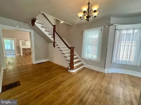 Living - 27 S Bradford St, Dover, DE 19904 photo 1 of 14