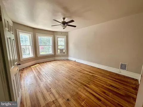 Living - 27 S Bradford St, Dover, DE 19904 photo 10 of 14