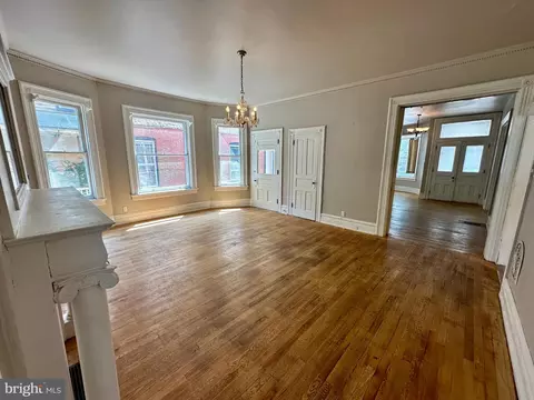 Living - 27 S Bradford St, Dover, DE 19904 photo 8 of 14