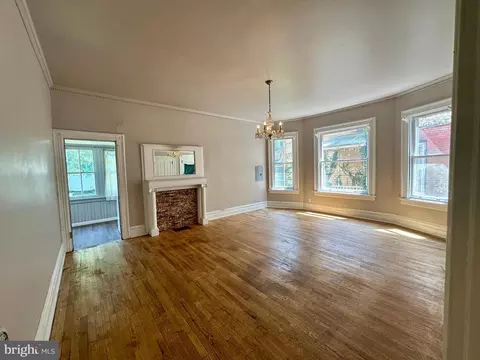 Living - 27 S Bradford St, Dover, DE 19904 photo 6 of 14