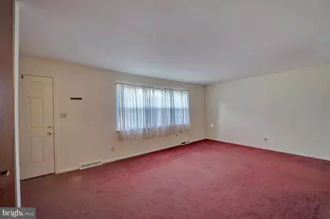 Living - 305 Kesselring Ave, Dover, DE 19904 photo 3 of 5