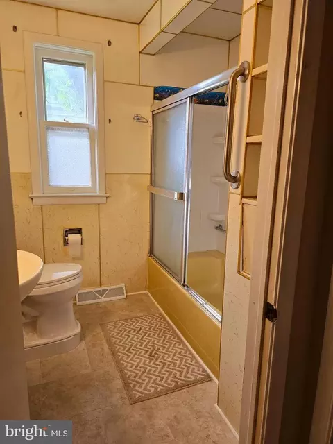 Bath - 53 Asbury Ave, Dover, DE 19901 photo 1 of 2