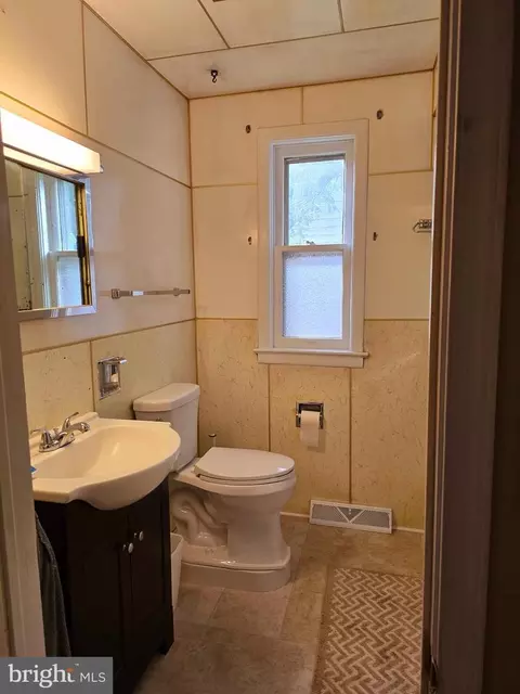 Bath - 53 Asbury Ave, Dover, DE 19901 photo 2 of 2