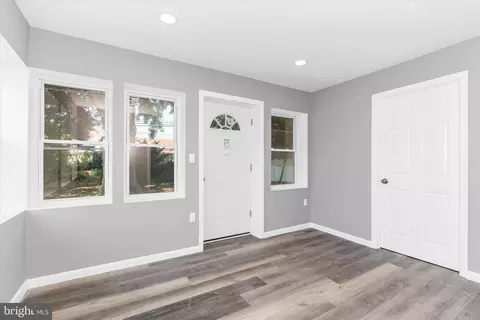 Entry Way - 74 Evergreen Dr, Dover, DE 19901 photo 12 of 12