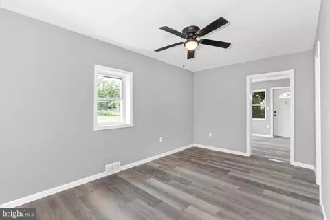 Living - 74 Evergreen Dr, Dover, DE 19901 photo 2 of 2