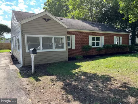 202 Orchard Ave, Dover, DE 19901
