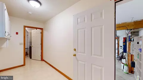 Entry Way - 5490 Pearsons Corner Rd, Dover, DE 19904 photo 6 of 8