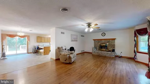 Living - 5490 Pearsons Corner Rd, Dover, DE 19904 photo 1 of 2