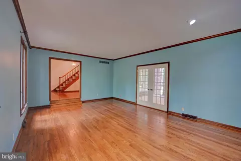 Living - 500 Troon Rd, Dover, DE 19904 photo 11 of 17
