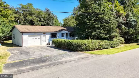 533 E 3rd St, Frederica, DE 19946
