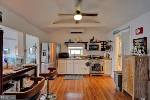 Kitchen - 47 S Sandpiper Dr, Dover, DE 19901 photo 2 of 3