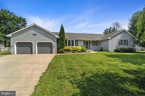 35 Applewood Dr, Dover, DE 19901