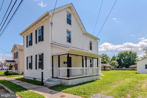 Exterior - 39 W Commerce St, Kenton, DE 19955 photo 1 of 5