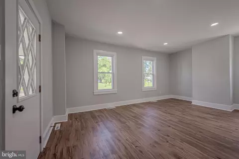 Living - 39 W Commerce St, Kenton, DE 19955 photo 2 of 5