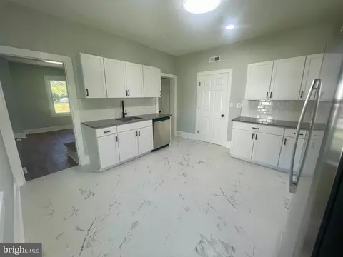 Entry Way - 39 W Commerce St, Kenton, DE 19955 photo 2 of 4