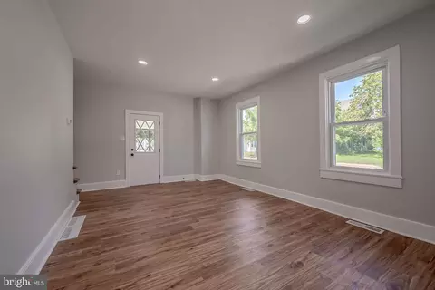 Living - 39 W Commerce St, Kenton, DE 19955 photo 1 of 5