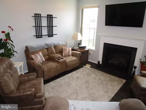 Living - 101 N Red Haven Ln, Dover, DE 19901 photo 1 of 1