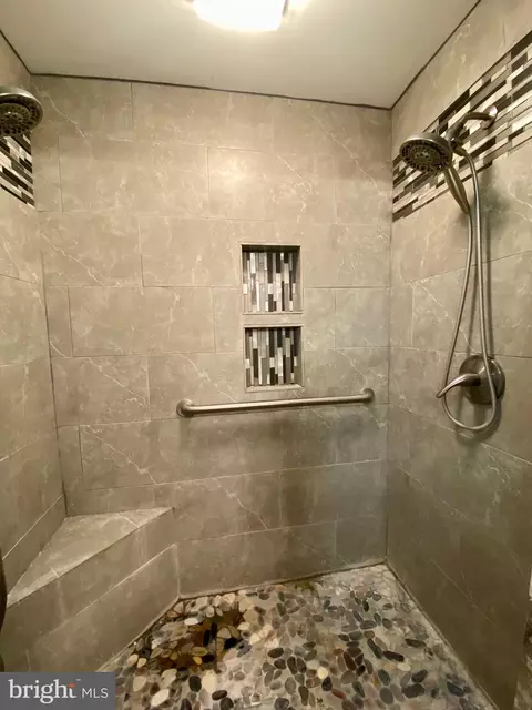 Bath - 15 Laurel Dr, Dover, DE 19901 photo 2 of 3