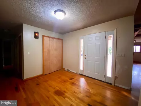 Entry Way - 15 Laurel Dr, Dover, DE 19901 photo 1 of 3