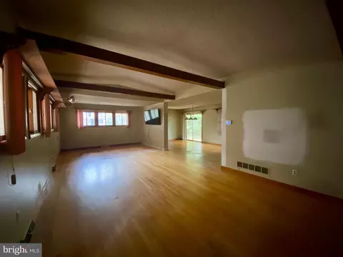 Living - 15 Laurel Dr, Dover, DE 19901 photo 1 of 7