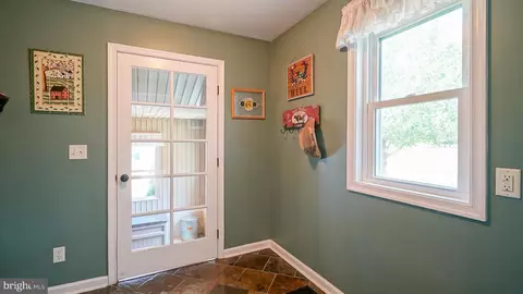 Entry Way - 6191 Pearsons Corner Rd, Dover, DE 19904 photo 7 of 11