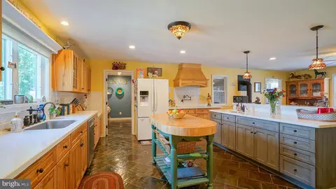 Kitchen - 6191 Pearsons Corner Rd, Dover, DE 19904 photo 2 of 4
