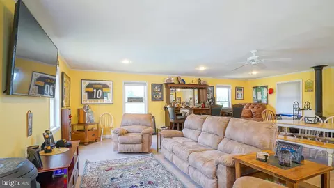 Living - 6191 Pearsons Corner Rd, Dover, DE 19904 photo 1 of 1