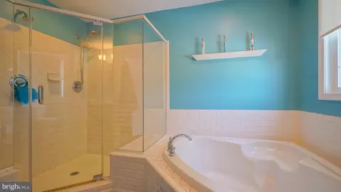 Bath - 6191 Pearsons Corner Rd, Dover, DE 19904 photo 2 of 4