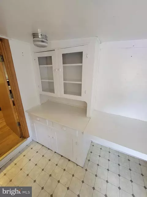 Entry Way - 270 Delaware Ave, Harrington, DE 19952 photo 1 of 3
