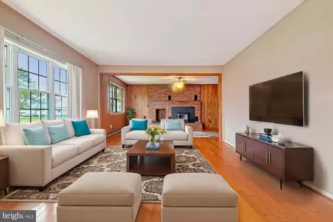 Living - 7 Dixon St, Harrington, DE 19952 photo 1 of 9