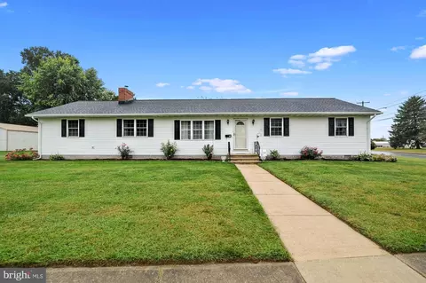 7 Dixon St, Harrington, DE 19952
