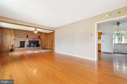 Living - 7 Dixon St, Harrington, DE 19952 photo 4 of 9
