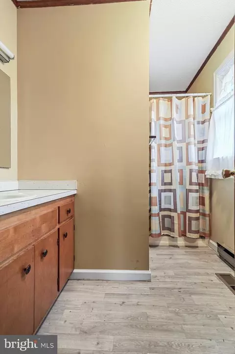 Bath - 7 Dixon St, Harrington, DE 19952 photo 1 of 2