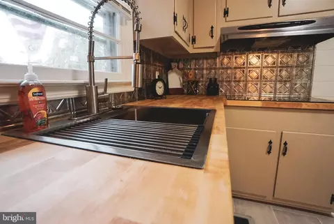 Kitchen - 911 Janeka Ln, Dover, DE 19904 photo 2 of 2