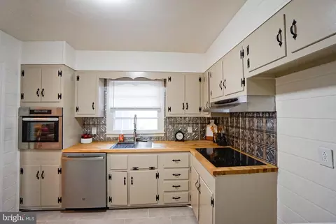 Kitchen - 911 Janeka Ln, Dover, DE 19904 photo 1 of 2