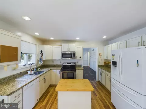 Kitchen - 103 Birchfield Dr, Dover, DE 19904 photo 2 of 4