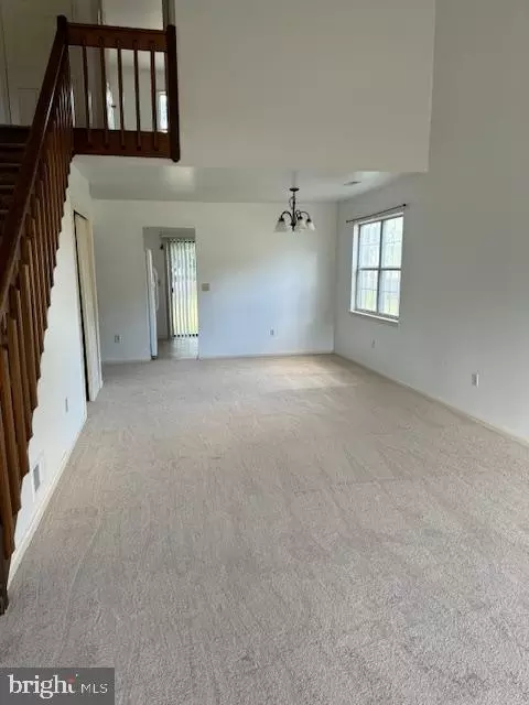 Living - 25 Gristmill Dr, Dover, DE 19904 photo 3 of 4