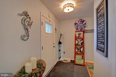 Entry Way - 711 Marta Dr, Dover, DE 19901 photo 3 of 7
