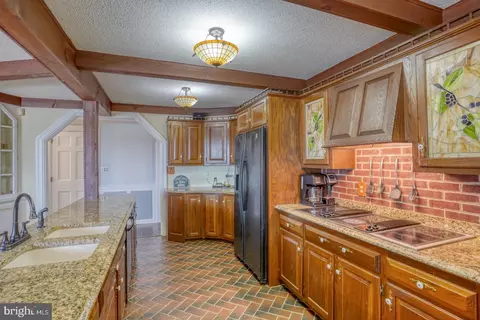 Kitchen - 122 Stuart Dr, Dover, DE 19901 photo 3 of 6