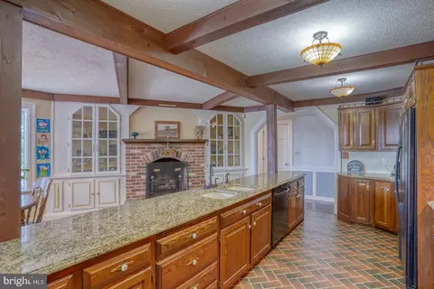 Kitchen - 122 Stuart Dr, Dover, DE 19901 photo 4 of 6
