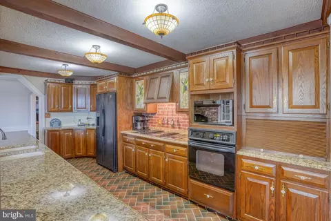 Kitchen - 122 Stuart Dr, Dover, DE 19901 photo 5 of 6
