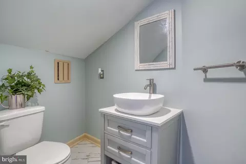 Bath - 122 Stuart Dr, Dover, DE 19901 photo 2 of 4