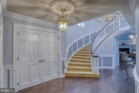 Entry Way - 122 Stuart Dr, Dover, DE 19901 photo 4 of 6