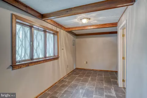 Entry Way - 122 Stuart Dr, Dover, DE 19901 photo 6 of 6